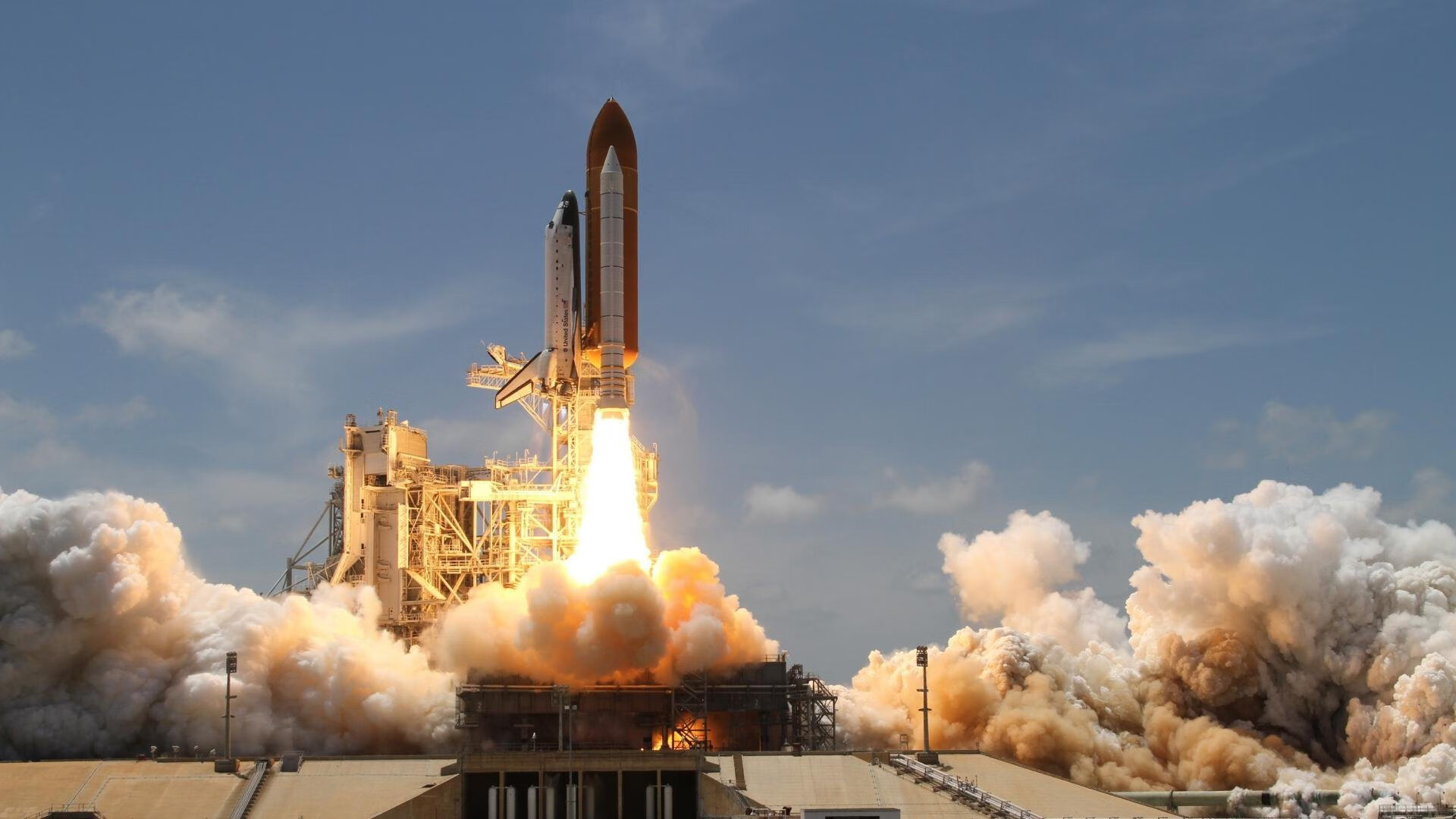 开云官网首页-拜仁控球占优，短传渗透打穿防区，拜仁全攻全守