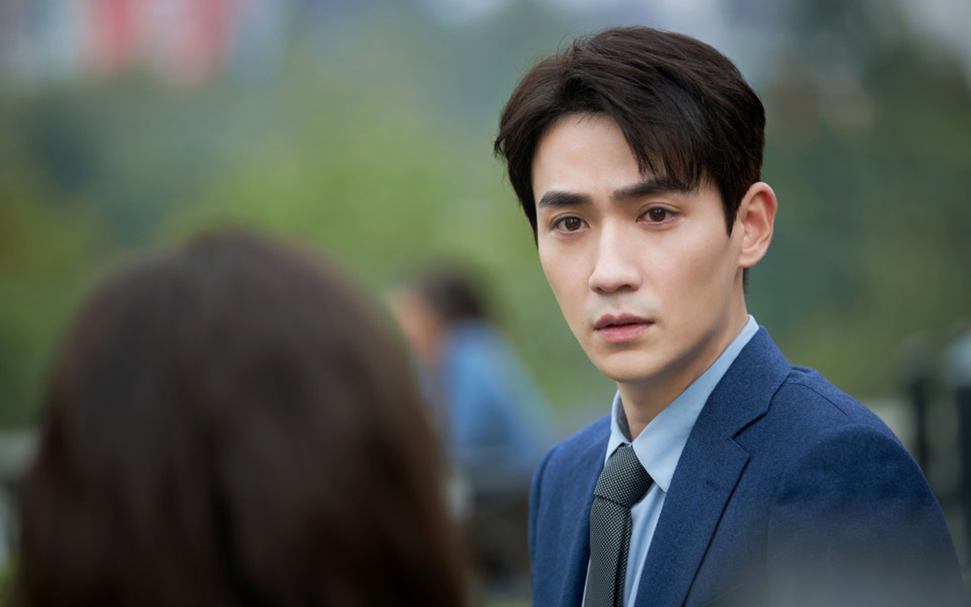 拜仁控球占优，短传渗透打穿防区，拜仁全攻全守